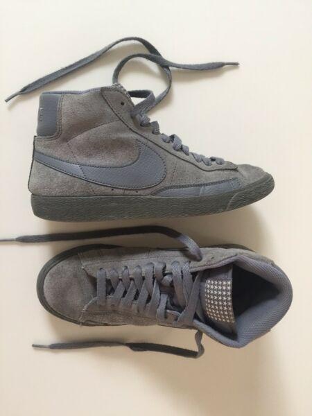 NIKE Kids US 6 / EUR 38.5 grey leather shoes