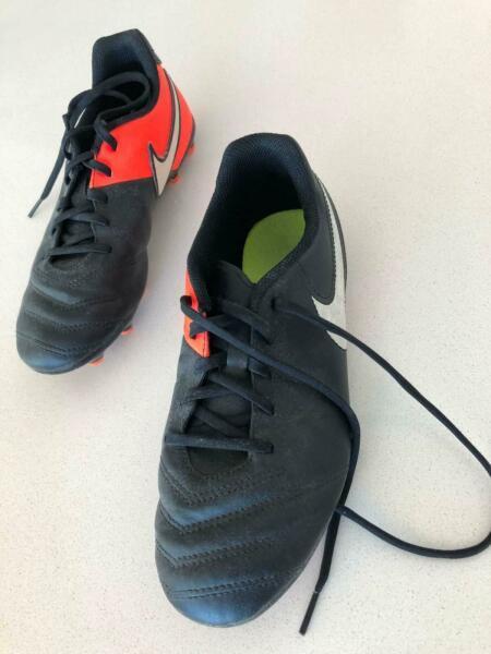 Nike Soccer Boots - Kids (Size US 6Y, UK 5.5)