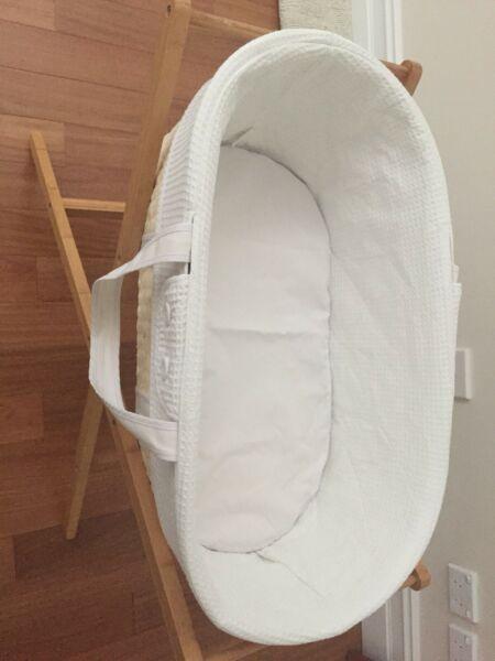 Baby Moses Basket / Bassinet with Stand