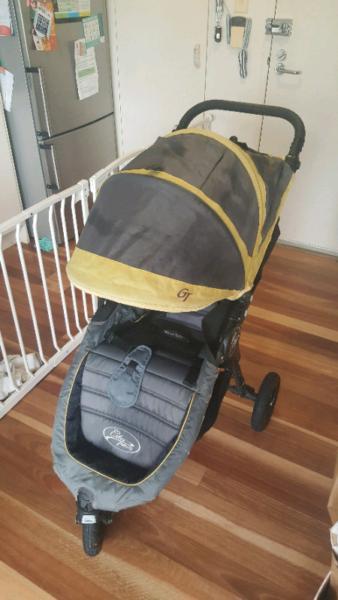 Baby Jogger City Mini GT with free accessories