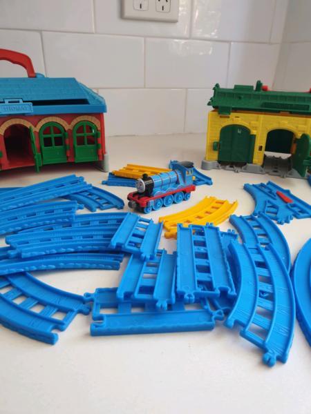 Bargain Thomas set includes two sheds and tracks train $20
