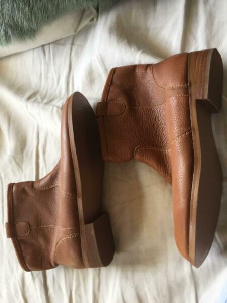 Country Road Girls Boots Size 36 NEW
