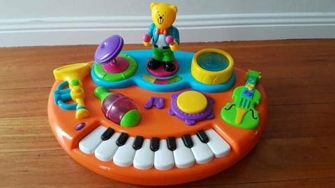 Bruin musical keyboard and instruments
