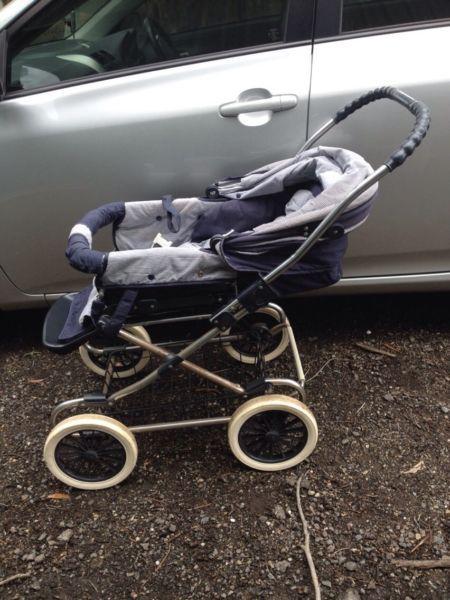 Stylish and comfy Old Style Pram