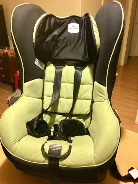 Britax Safe N Sound Compaq Baby Seat