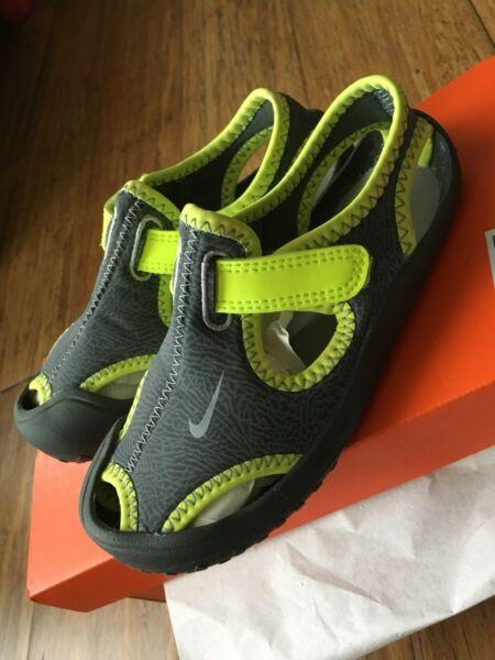 kids shoe Nike size UK 7