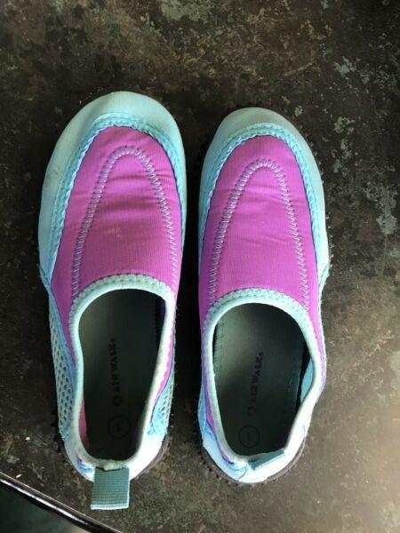 Kids girls water sand shoes size 1