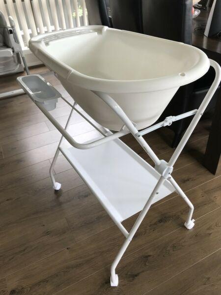 Baby bath with a stand