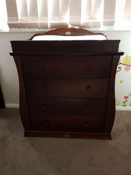 Boori Sleigh 4 drawer chest with pelmet for change mat
