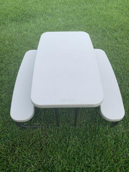Kids foldable picnic table