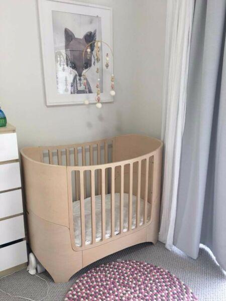 Leander cot with extender kit for bed