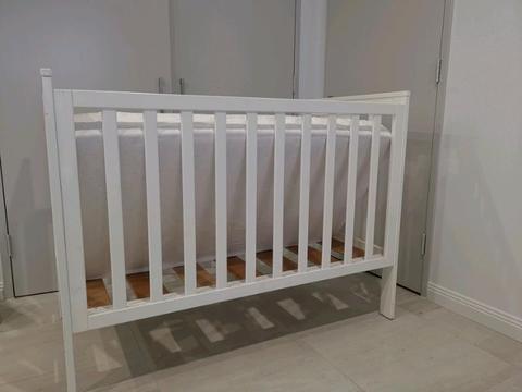 Ikea baby bed with clean mattress, all good conditions