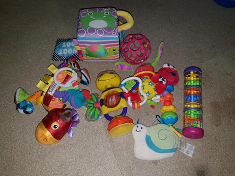Baby toys (8 items)