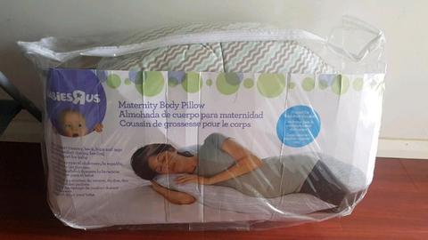 Maternity pillow/pregnancy pillow