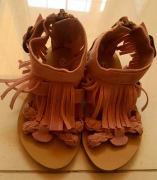 Sandals size 7