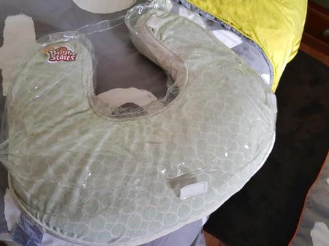 Breastfeeding pillow ( Bright Starts )