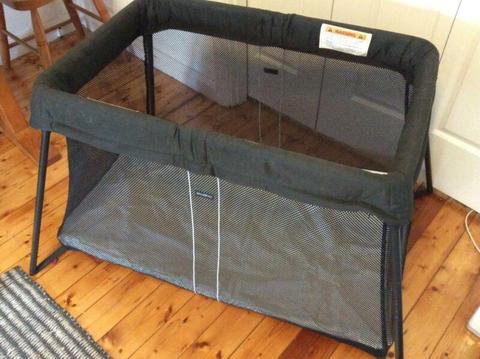 Baby bjorn travel cot - great condition!