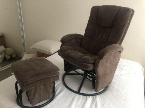 Velco baby glider nursing chair and ottoman