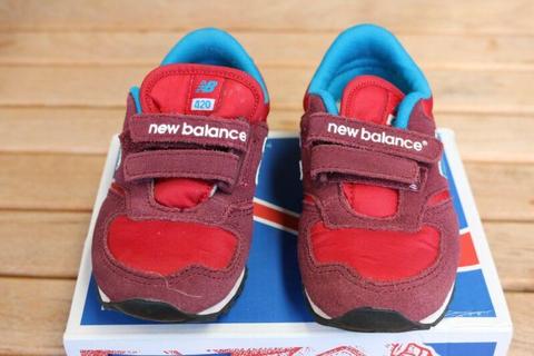 Boys Toddler New Balance shoes (size US 7 Medium) in Red