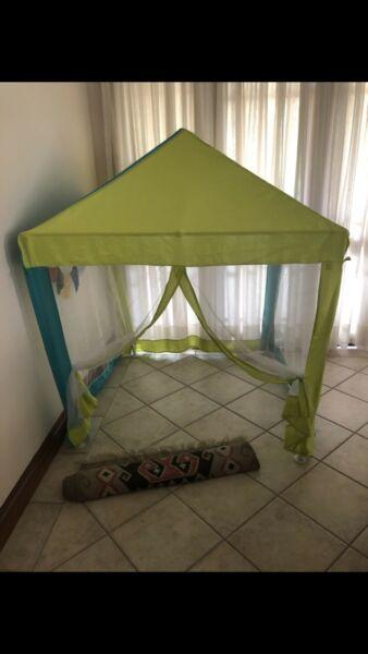 Kids indoor/outdoor play tent