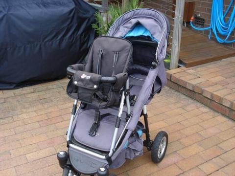 Valco pram with detachable toddler seat N8807 good condition