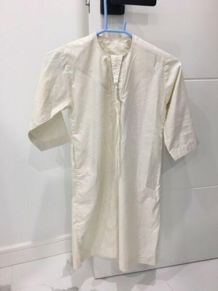 Brand new Thawb size 30 for boys