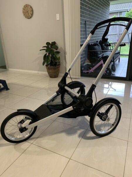Bugaboo jogger base with cameleon adaptors