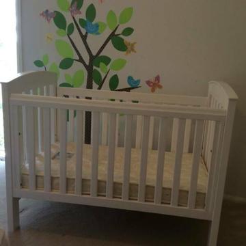 White Boori cot and change table 'Country Collection'