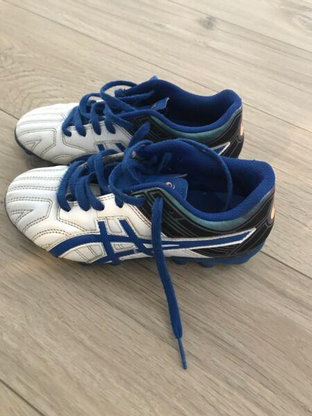 ASICS soccer boots for kids size 1