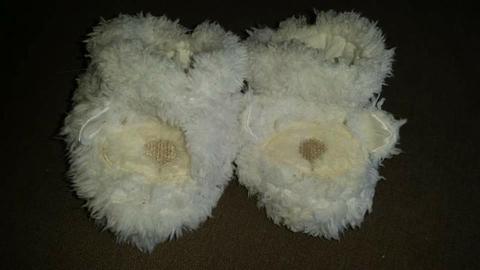 Babies teddy bear booties never used $5 pick up from Wiley Park o