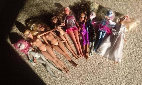 Barbie dolls ( 9 )