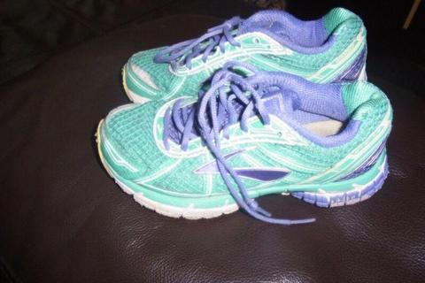 Girls runners by Brooks size US1/Uk 13