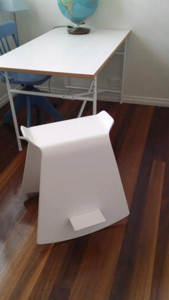 Ergonomic balancing rocking chair stool ideal for kids