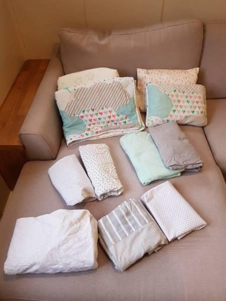 Cot sheets, quilt cover, pillows, Airwrap Mesh - the complete set