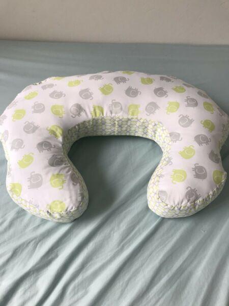 Breastfeeding pillow