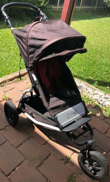 Mountain Buggy Swift Single Pram & Carry cot package