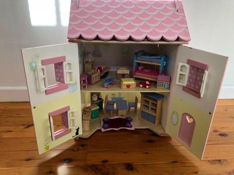 Van Toy Wooden Doll House with Furniture