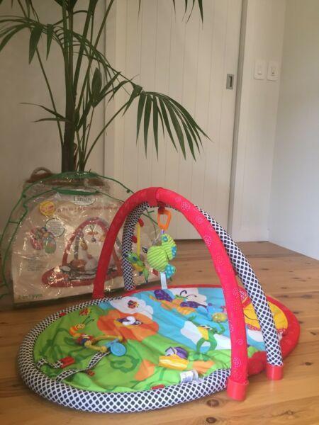 Lamaze 2-in-1 baby play gym