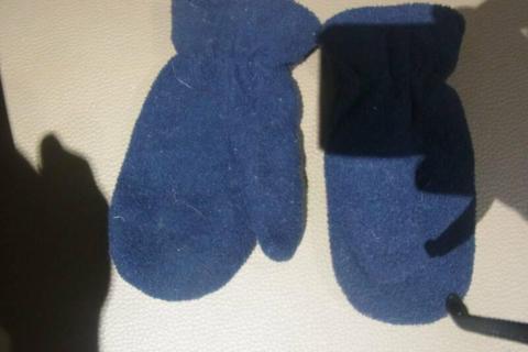 Unisex fleece blue mittens age 3years approx