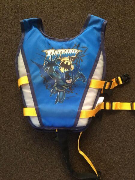 Batman swim vest barely used size M (age3-5 years or 15-18kg)