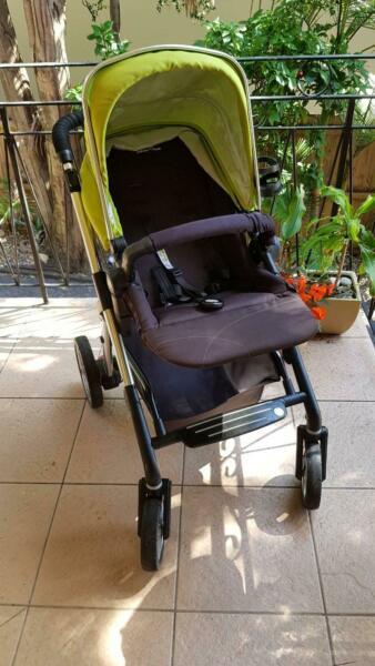 Silver cross pioneer pushchair and carrycot
