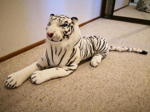 Great condition, very clean, stuffed white tiger