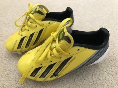 Adidas Junior Soccer Boots Size US 11 K (UK 10.5 K)
