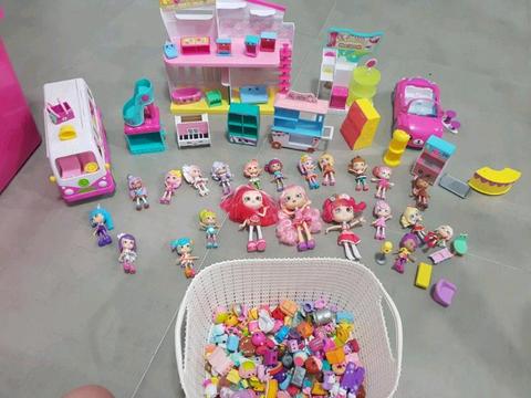 Girls Shopkins toys