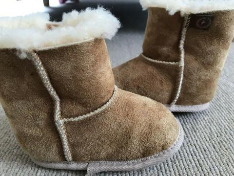Joey Ugg Boots Medium fits up to size 9