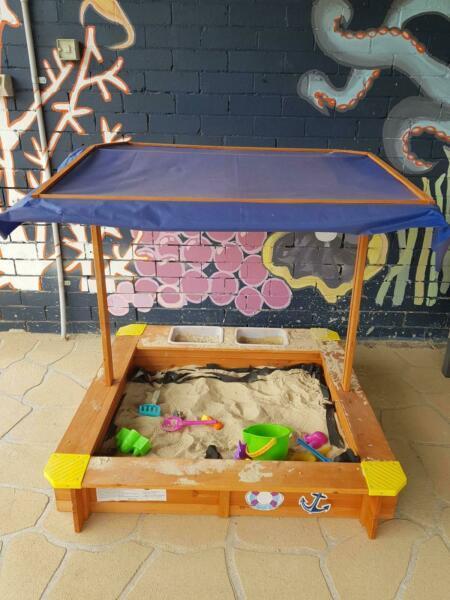 Kids wooden sand pit with canopy