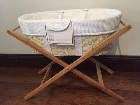 Born with Style Moses Baby Basket with matching timber stand