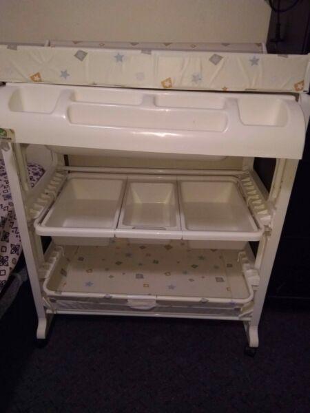 Nappy changing table
