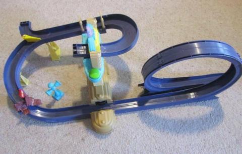 Chuggington Die Cast Train Track Training Yard w/ Loop Action