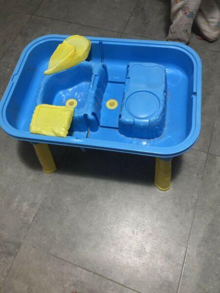 Kids toy water and sand table $10